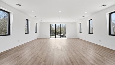 200 W Montauk Hwy, Hampton Bays, NY for lease Interior Photo- Image 2 of 5