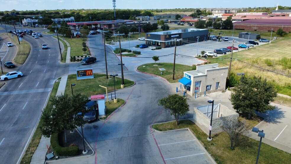 1900 W Everman Pky, Fort Worth, TX for sale - Primary Photo - Image 1 of 6