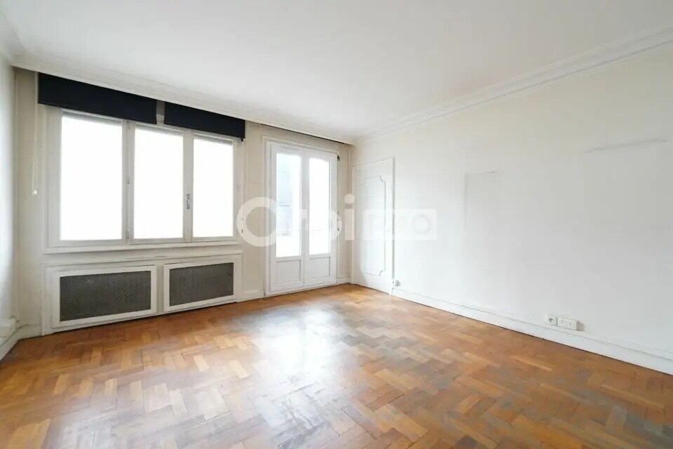 Office in Lyon for sale Interior Photo- Image 1 of 13