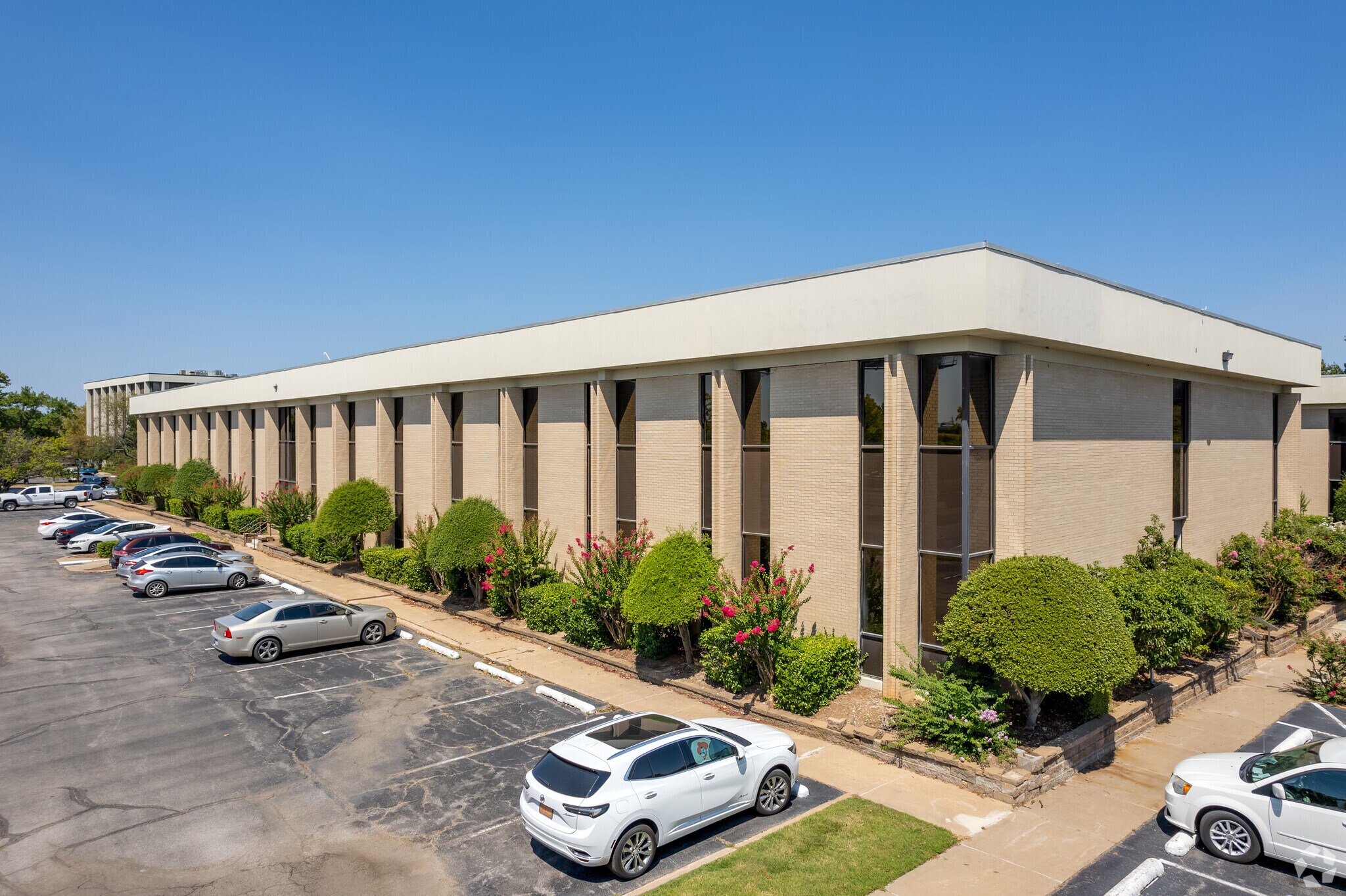 9726 E 42nd St, Tulsa, OK for lease Building Photo- Image 1 of 23