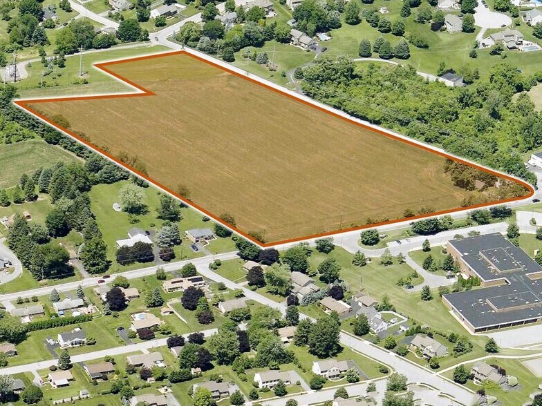 2605 Springwood Rd, York, PA à vendre - Photo du bâtiment - Image 2 de 5