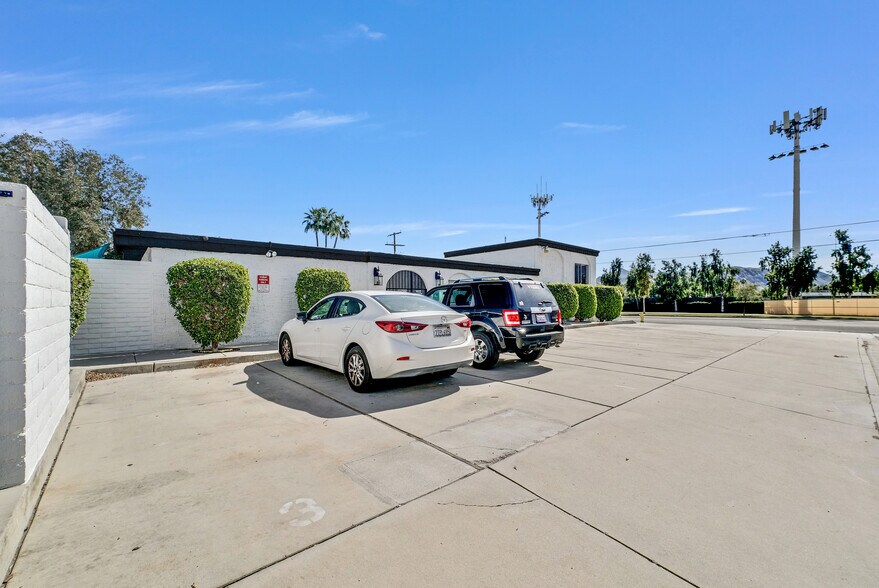 1900 E Baristo Rd, Palm Springs, CA à vendre - Photo du bâtiment - Image 3 de 6