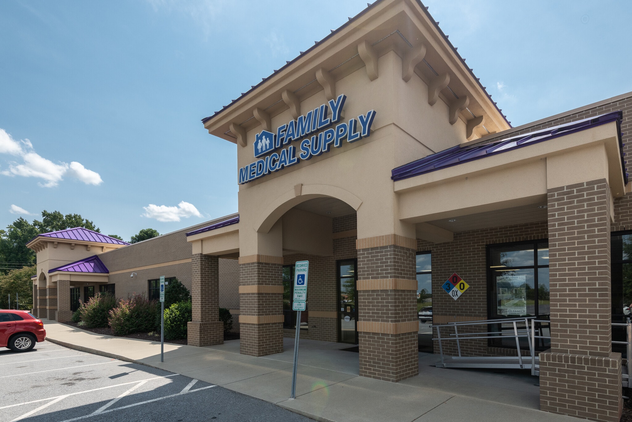 1038 WH Smith Blvd, Greenville, NC for lease Building Photo- Image 1 of 7