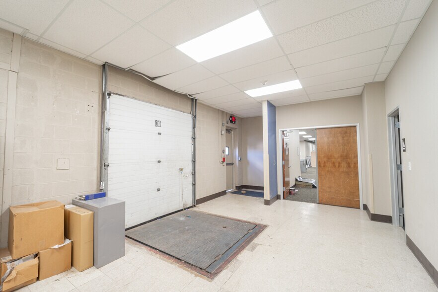 11711 IH 35 N, San Antonio, TX à louer - Photo du bâtiment - Image 3 de 6