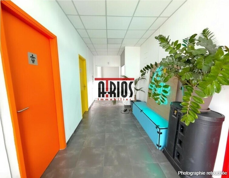 Office in La Garde for lease - Building Photo - Image 2 of 16