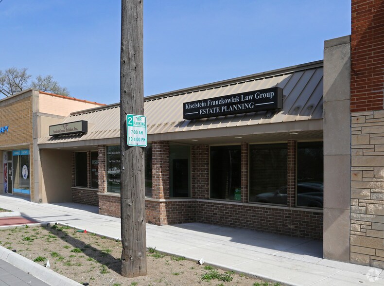 930 E Northwest Hwy, Mount Prospect, IL à louer - Photo du bâtiment - Image 2 de 3