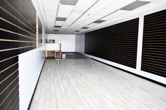 3330 Hillcroft Ave, Houston, TX for lease Interior Photo- Image 2 of 6
