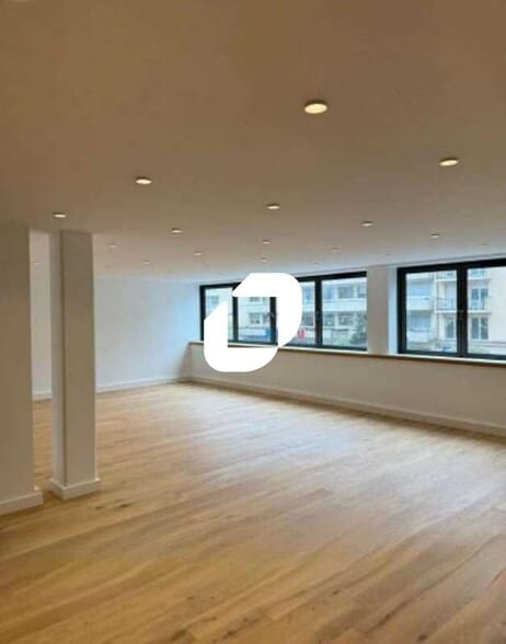 Office in Viroflay for lease - Interior Photo - Image 1 of 4