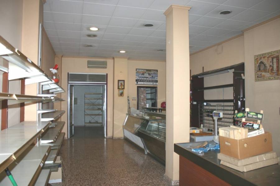 Commerce de détail dans Ontinyent, Valencia à louer Photo du bâtiment- Image 1 de 4