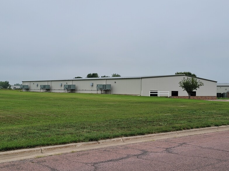 99 15th St Nw, Huron, SD à vendre - Photo principale - Image 1 de 10