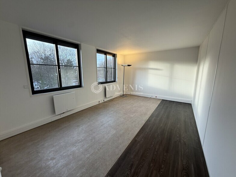 Office in Lognes for lease - Interior Photo - Image 3 of 11