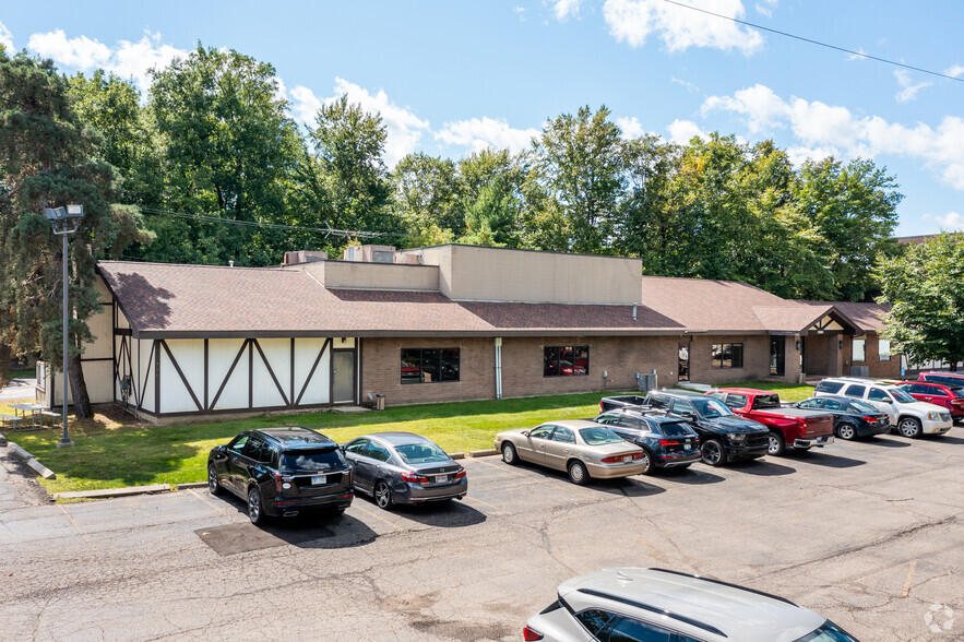 23689 Industrial Park Dr, Farmington Hills, MI for sale - Building Photo - Image 1 of 1