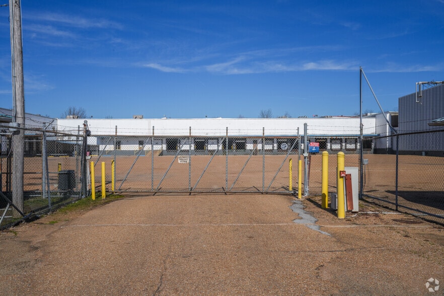 4240 Industrial Dr, Jackson, MS for sale - Primary Photo - Image 1 of 11