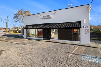 813 Hollywood Rd NW, Atlanta, GA for lease Interior Photo- Image 1 of 3