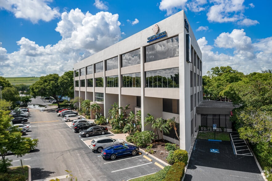 2001 W Sample Rd, Pompano Beach, FL for lease - Building Photo - Image 2 of 8