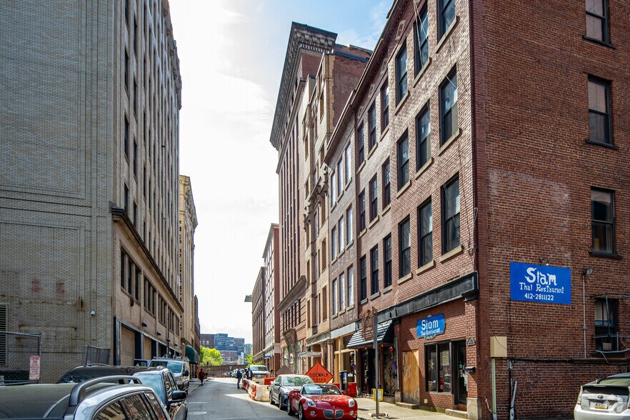 422-440 1st Ave, Pittsburgh, PA for lease - Building Photo - Image 2 of 28