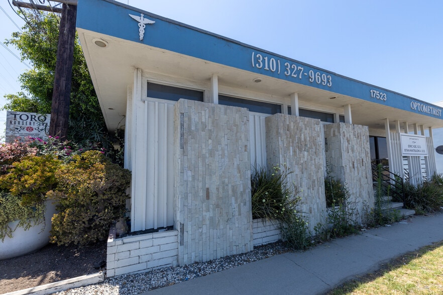 17523 Crenshaw Blvd, Torrance, CA for sale - Building Photo - Image 2 of 5