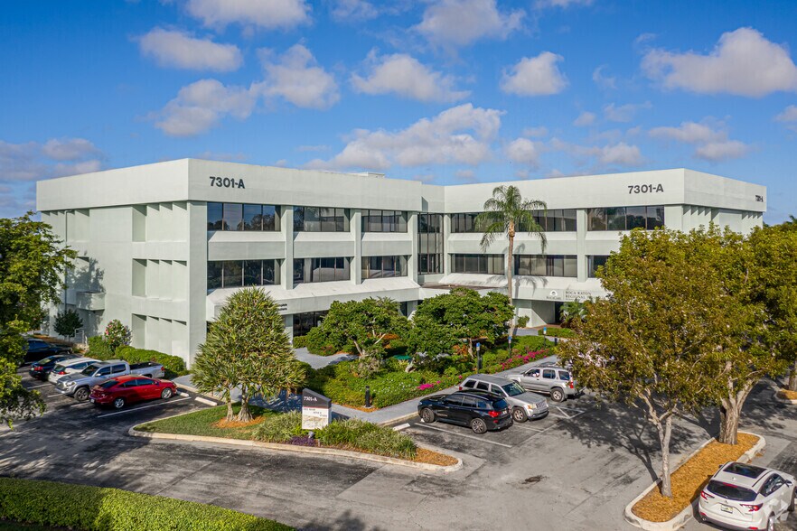 7301 W Palmetto Park Rd, Boca Raton, FL à louer - Photo du bâtiment - Image 2 de 2