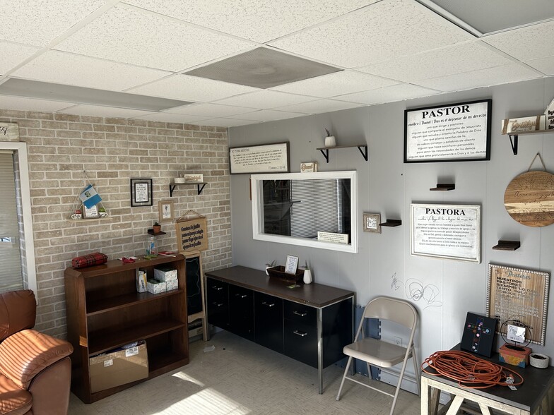 708 & 712 Stemmers Run Road portefeuille de 2 propriétés à vendre sur LoopNet.ca - Photo du bâtiment - Image 3 de 8