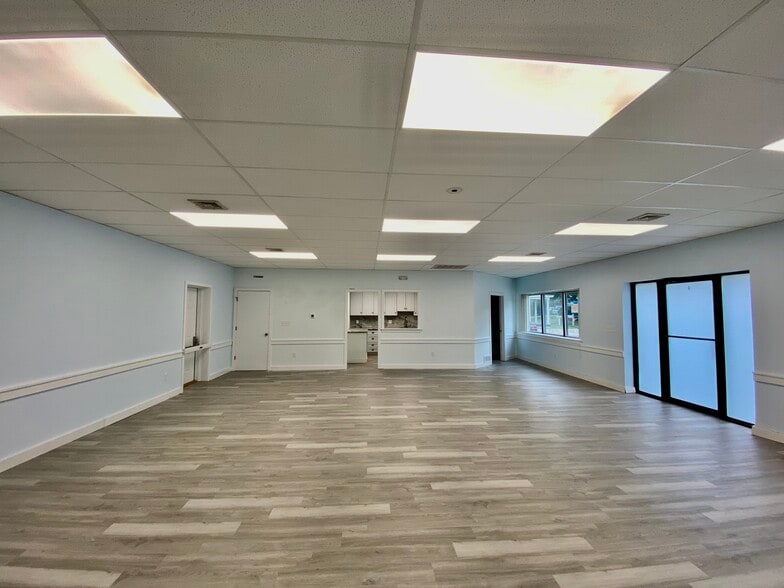 2 Center St, Tariffville, CT for sale - Interior Photo - Image 3 of 20