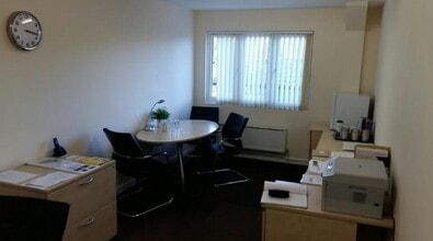 8 Butts Rd, Chiseldon for lease Interior Photo- Image 1 of 1