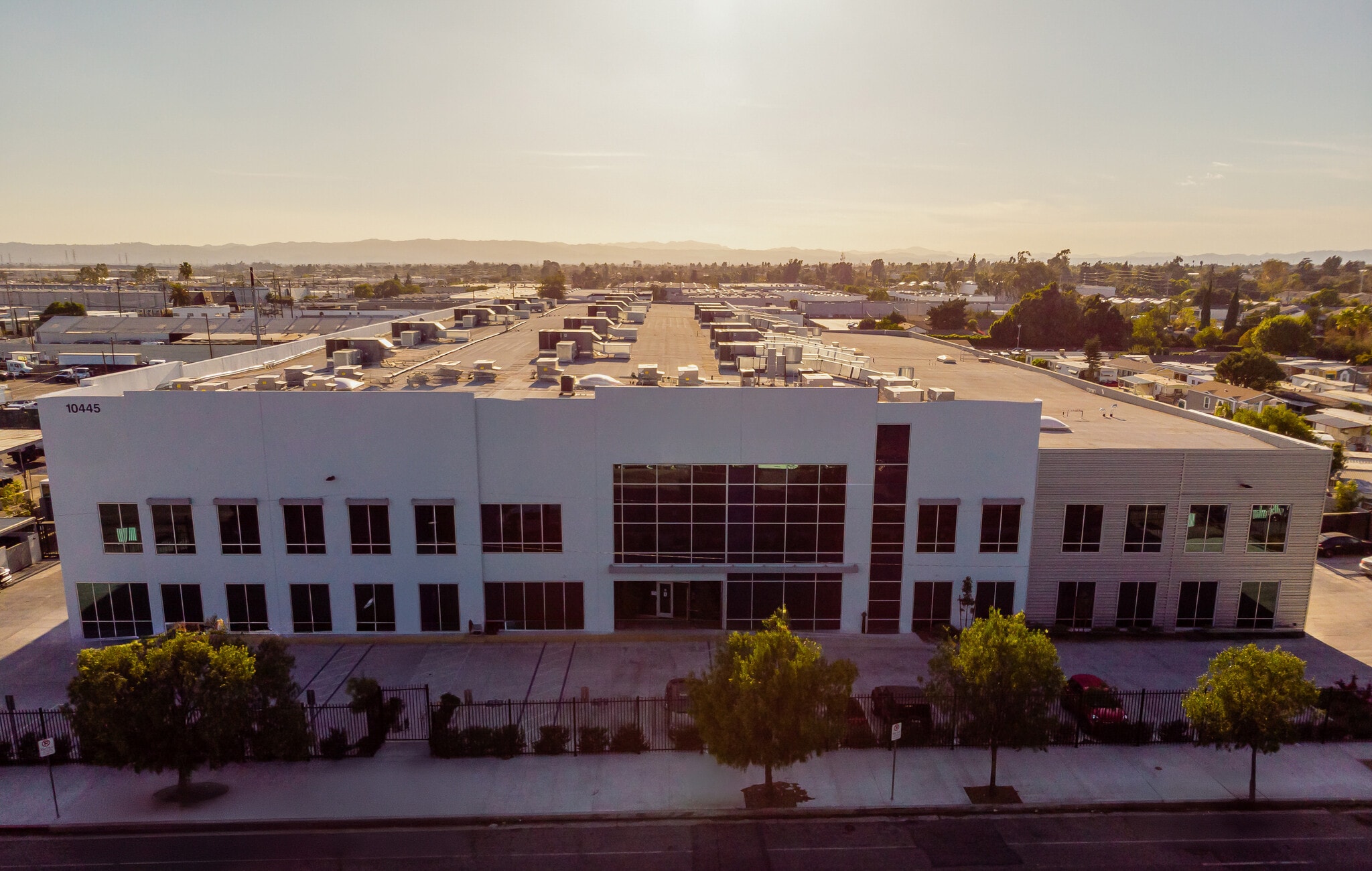 10445 Glenoaks Blvd, Pacoima, CA for lease Primary Photo- Image 1 of 3