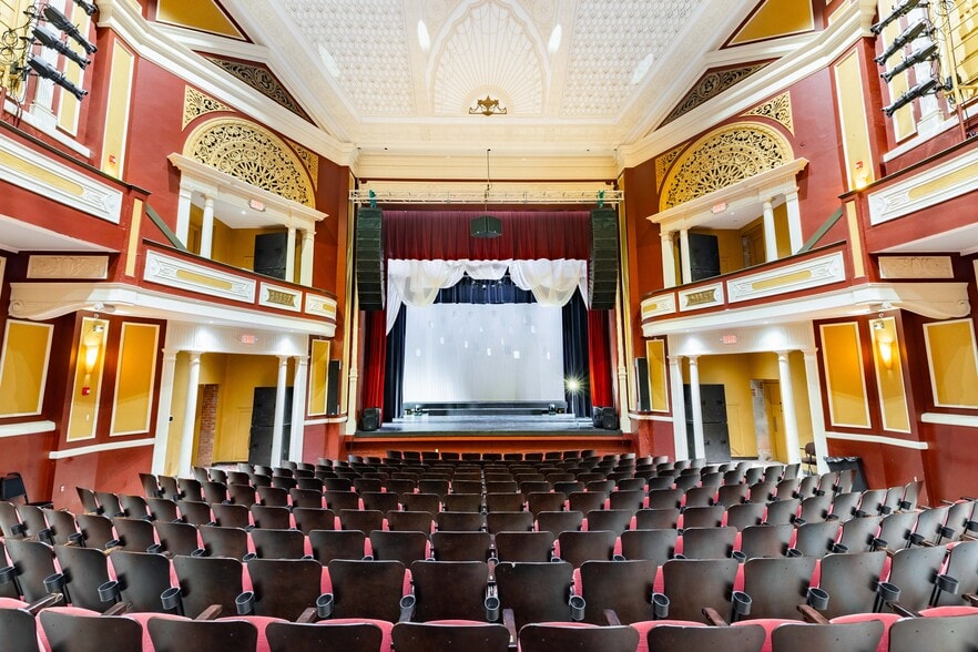 12 N Saginaw St, Pontiac, MI for sale - Interior Photo - Image 2 of 10