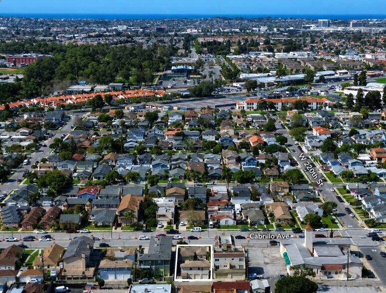 2022 Cabrillo Ave, Torrance, CA à vendre - Photo du bâtiment - Image 2 de 4