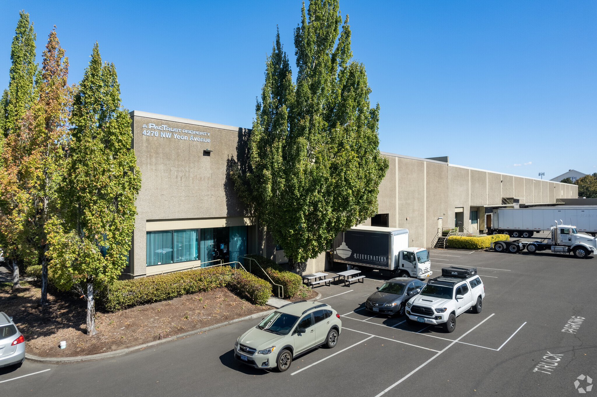 4240-4270 NW Yeon Ave, Portland, OR à louer Photo principale- Image 1 de 8