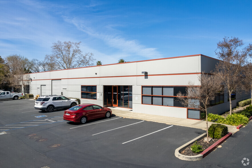 1061 Serpentine Ln, Pleasanton, CA for lease - Primary Photo - Image 1 of 5