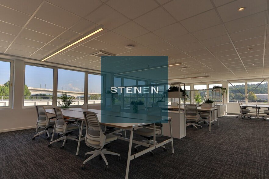 Office in Ventabren for lease - Interior Photo - Image 1 of 7
