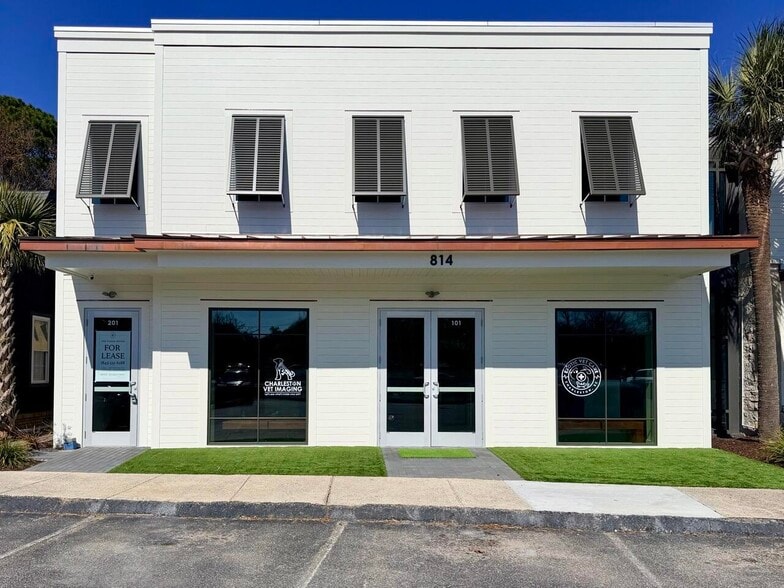 814 Johnnie Dodds Blvd, Mount Pleasant, SC for lease - Building Photo - Image 1 of 39