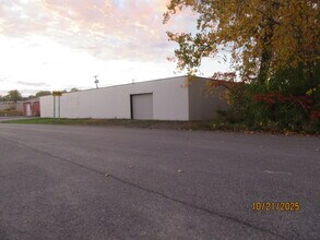 3614 Burnet Ave, East Syracuse, NY for lease Interior Photo- Image 2 of 4