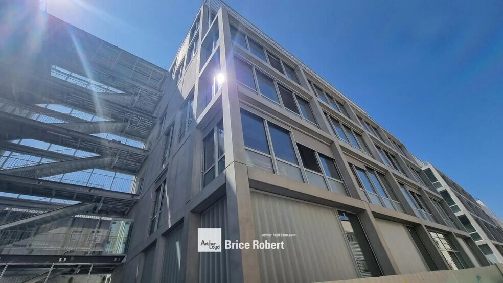 28 Rue Mansard, Villeurbanne à louer - Photo du bâtiment - Image 2 de 17