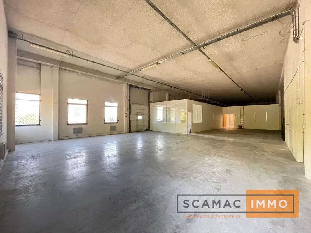 Industrial in Chilly-Mazarin for lease Interior Photo- Image 1 of 4