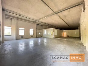 Industrial in Chilly-Mazarin for lease Interior Photo- Image 1 of 4