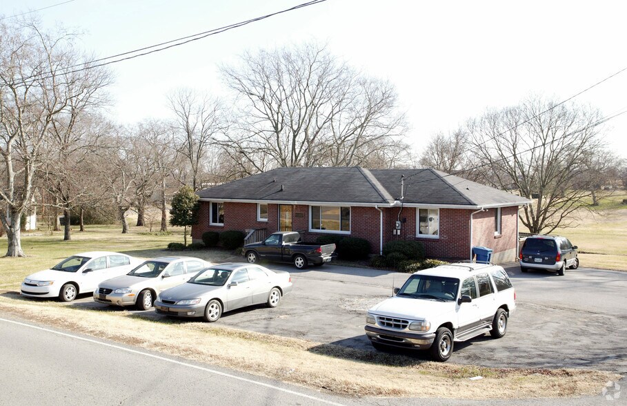 206 Bluebird Dr, Goodlettsville, TN à louer - Photo du bâtiment - Image 2 de 4