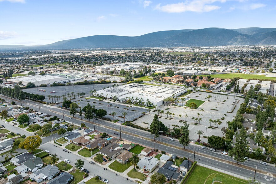 1211 E Badillo St, West Covina, CA à louer - Photo du bâtiment - Image 3 de 12