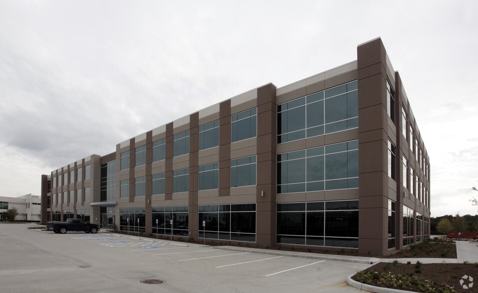 11025 Equity Dr, Houston, TX for lease - Building Photo - Image 2 of 6