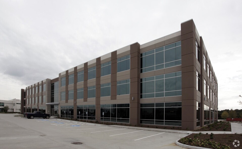 11025 Equity Dr, Houston, TX à louer - Photo du bâtiment - Image 2 de 6