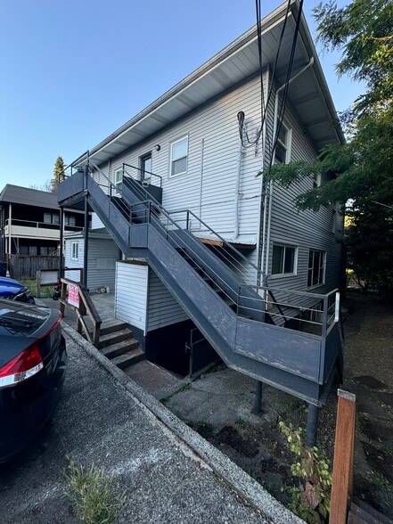 815 15th Ave E, Seattle, WA for sale - Building Photo - Image 2 of 8
