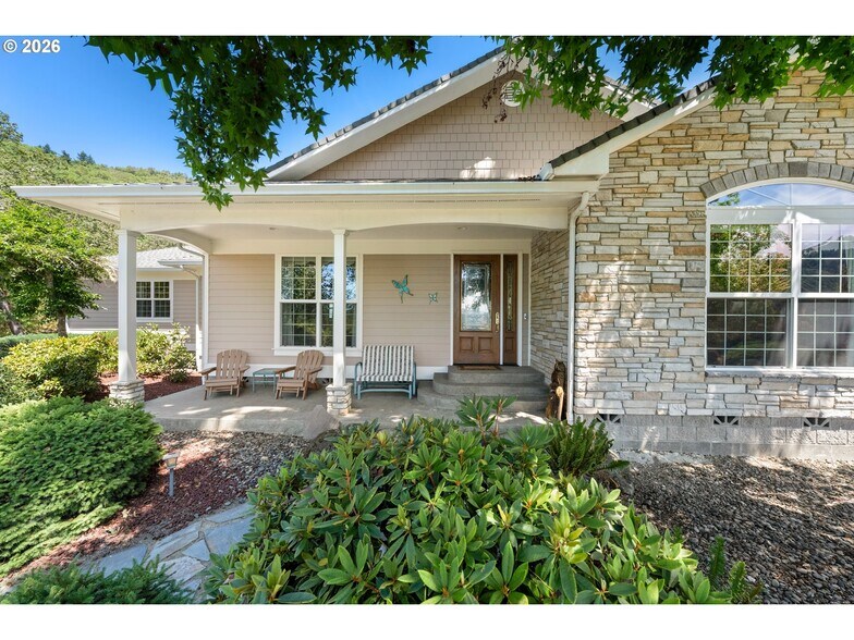 420 Cascara Ln, Roseburg, OR for sale - Primary Photo - Image 1 of 1