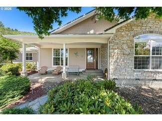 Plus de détails pour 420 Cascara Ln, Roseburg, OR - Spécialité à vendre