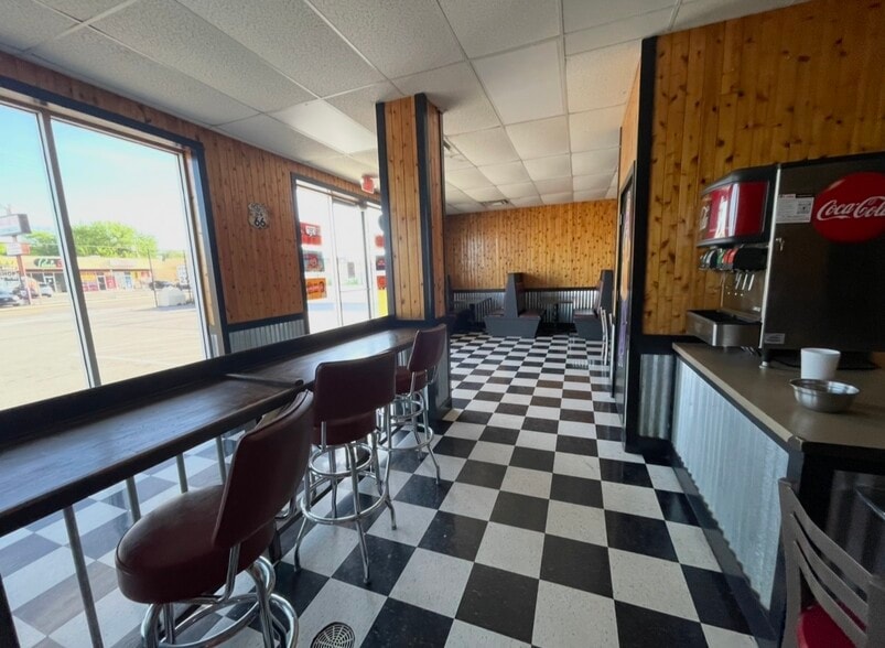 2604 E 11th St, Tulsa, OK for lease - Building Photo - Image 3 of 4