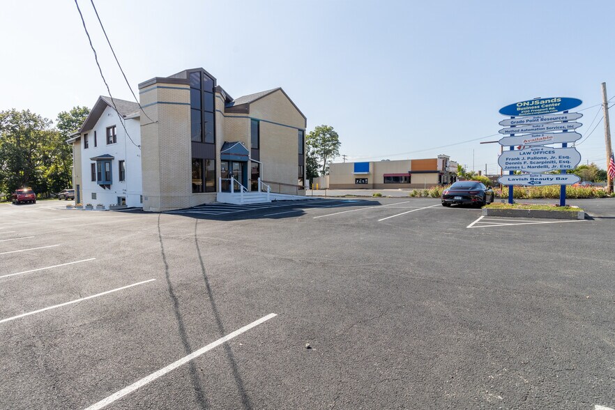 2120 Freeport Rd, New Kensington, PA à louer - Photo du bâtiment - Image 3 de 39