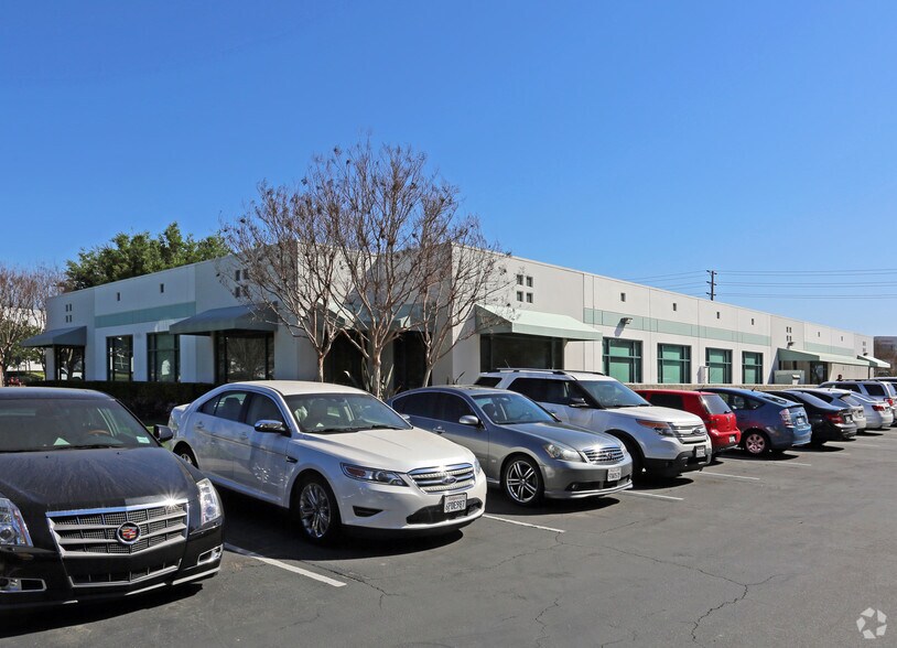 26000 Commercentre Dr, Lake Forest, CA à vendre - Photo du bâtiment - Image 3 de 5