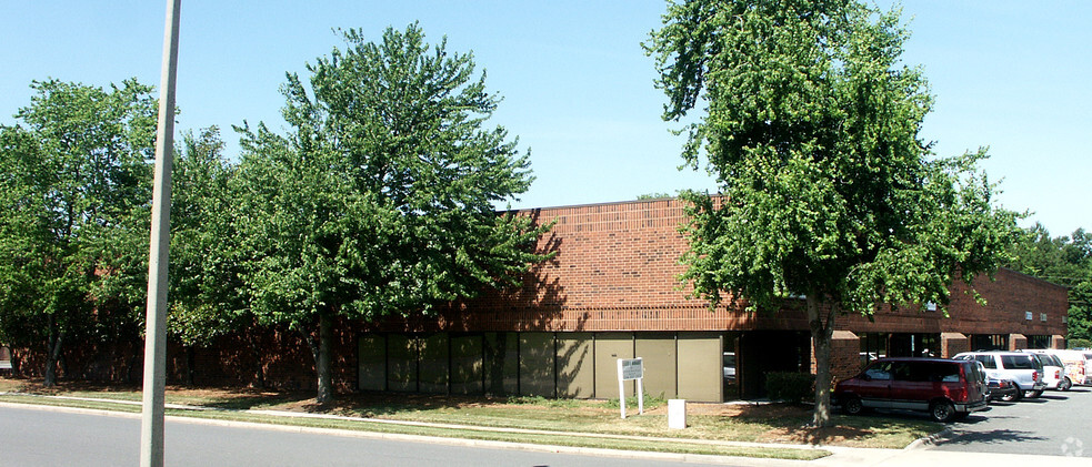 2748 Interstate St, Charlotte, NC for lease - Building Photo - Image 2 of 15