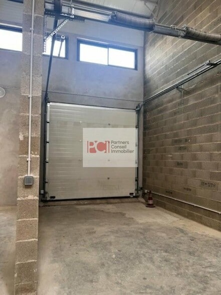 Industrial in Nîmes for lease - Interior Photo - Image 3 of 3