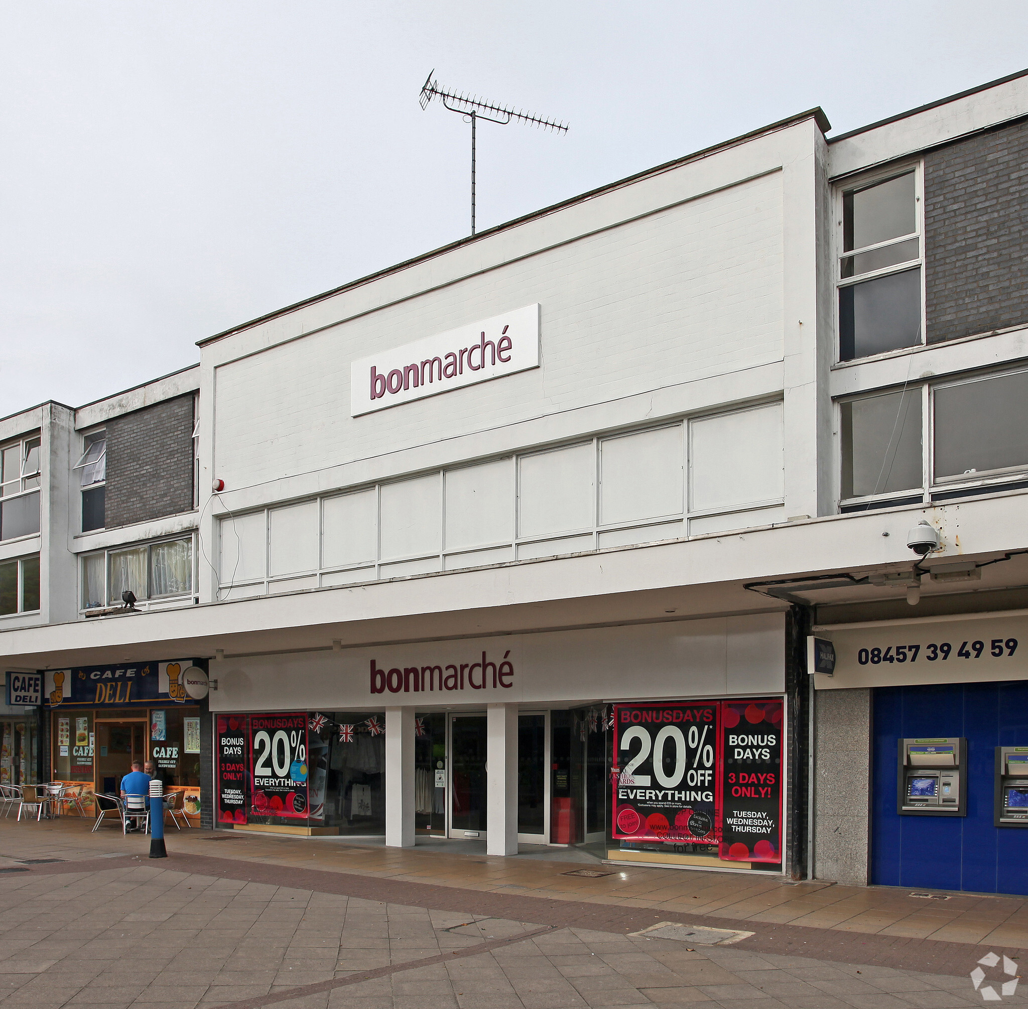 82-84 Queensmead, Farnborough for sale Primary Photo- Image 1 of 1