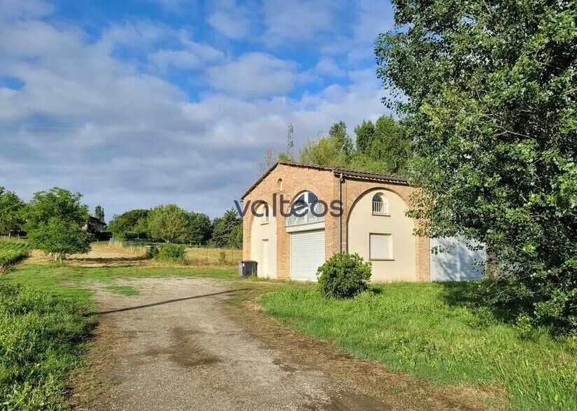 Bureau dans Flourens à louer - Photo du bâtiment - Image 3 de 14